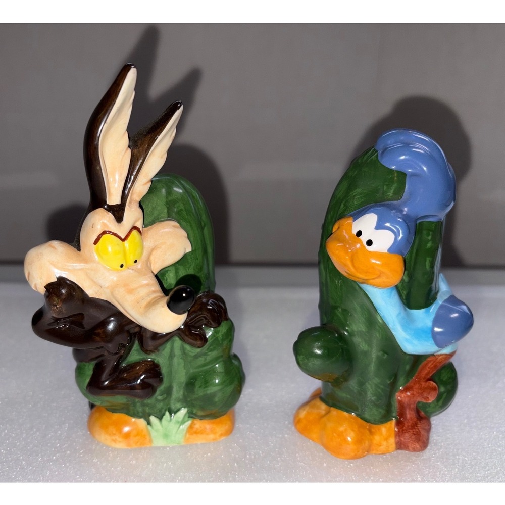 Vintage 1993 Warner Bros Wile E. Coyote & Road Runner Salt Pepper Shakers